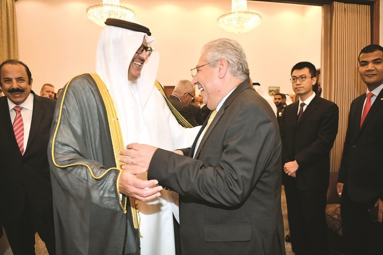حديث باسم بين السفيرين السعودي الأمير سلطان بن سعد والمصري أسامة شلتوت