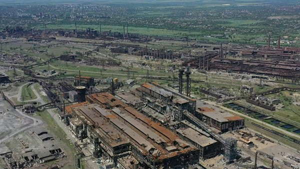 بالفيديو.. لقطات جوية لمجمع آزوفستال الصناعي المدمر في ماريوبول الأوكرانية
