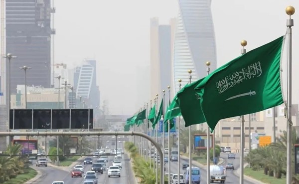 السعودية تسمح للمقيم الأجنبي بالسفر للخارج والعودة دون لقاح كورونا
