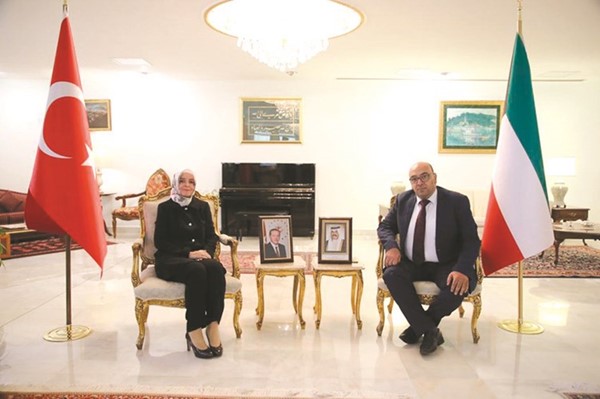 السفيرة التركية عائشة كويتاك خلال اللقاء مع الزميل أسامة دياب