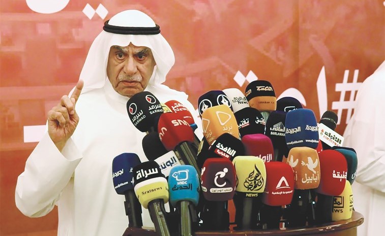 رئيس مجلس الأمة الأسبق أحمد السعدون متحدثا في ديوان د.حسن جوهر