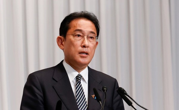 رئيس الوزراء الياباني: الانخفاض السريع لعملة الين مقابل الدولار الأمريكي "أمر مثير للقلق"