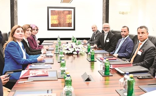 الغانم يجتمع مع رئيسة الوفد البرلماني العراقي إيفان فائق جابرو