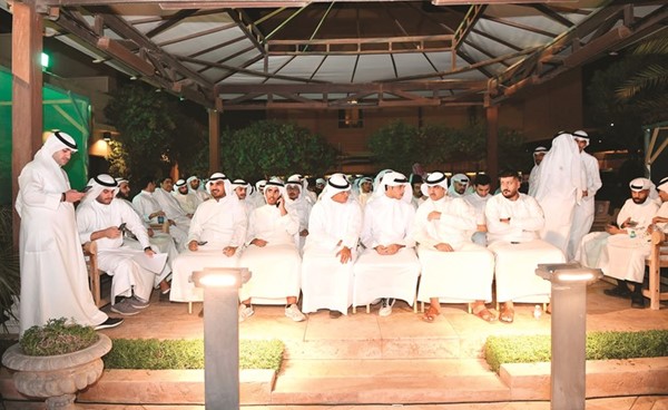 جانب من الحضور في ديوان محمد المطير