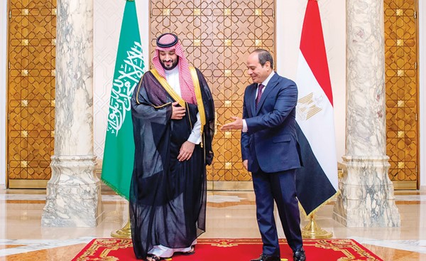 الرئيس عبدالفتاح السيسي مستقبلا صاحب السمو الملكي الأمير محمد بن سلمان في قصر الاتحادية