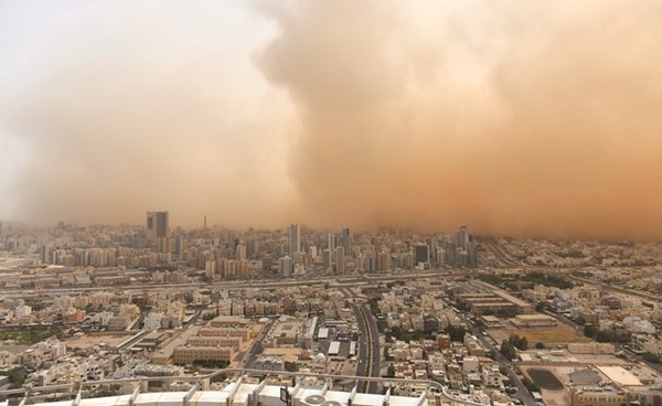 «الأرصاد»: وربة وبوبيان والخباري من المصادر المحلية للغبار في الكويت