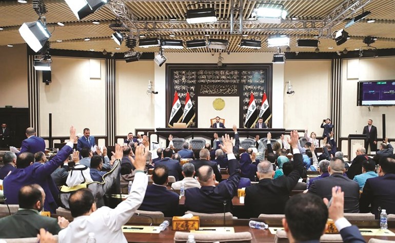 رئيس البرلمان العراقي محمد الحلبوسي مترئسا الجلسة الاستثنائية أمس	(واع)