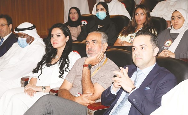 د.عبدالله السند ود.عادل الزايد في مقدمة الحضور
