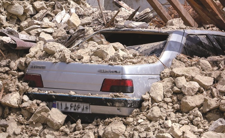 جانب من الدمار الذي خلفه الزلزال في قرية سايح خوش بمدينة بندر عباس	(رويترز)