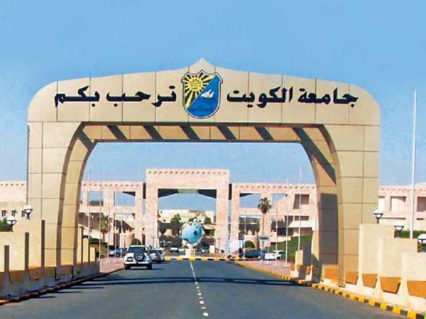 الجامعة: لا إصابات في حادث سقوط أحد عوارض الواجهة الزجاجية لكلية الهندسة والبترول