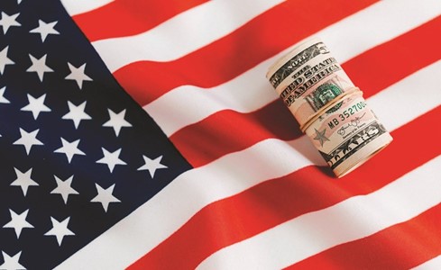 «الوطني» في تقريره: شبح الركود يطارد الأسواق والاقتصاد الأميركي يحافظ على قوته