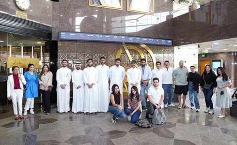طلبة الجامعة الأمريكية في الكويت زاروا البورصة