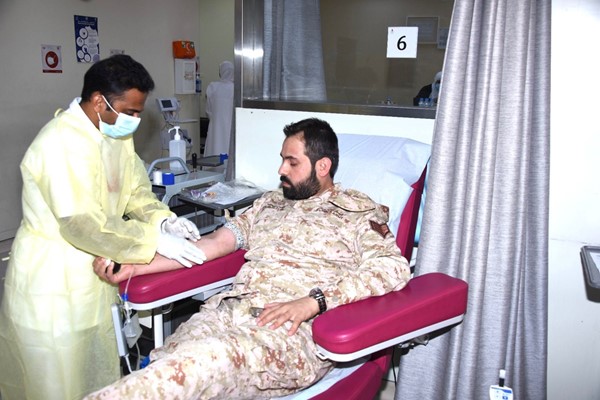 الجيش شارك في حملة التبرع بالدم «سور الوطن 7»