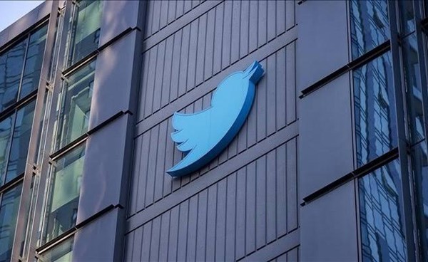 تويتر يخطط لتعريف المستخدمين بتعديلات التغريدات المُضمّنة