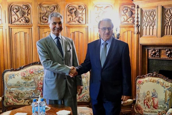 نائب وزير الخارجية السفير مجدي الظفيري خلال اجتماعه مع نظيره مبعوث الرئيس الروسي للشرق الأوسط ميخائيل بوغدانوف