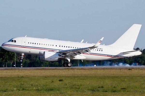 الطائرة من نوع إيرباص A319-100