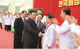 زعيم كوريا الشمالية يعلن تحقيق «انتصار مدوٍّ» على «كورونا» بعد تعافيه منه