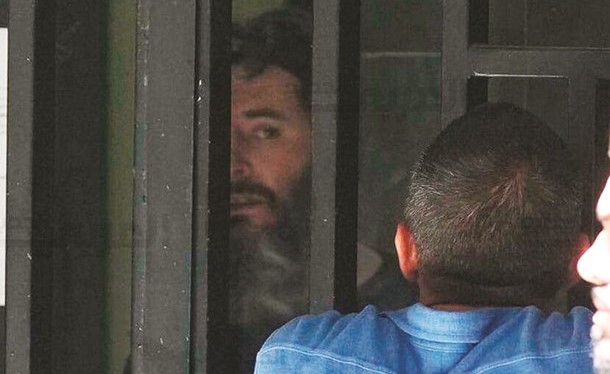 صورة المودع بسام الشيخ حسين أثناء احتجازه الرهائن في المصرف	(محمود الطويل)