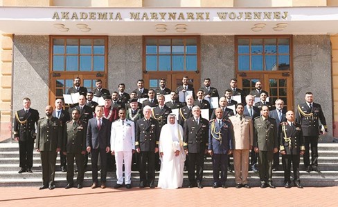 تخريج 17 طالباً ضابطاً في الأكاديمية البحرية الپولندية