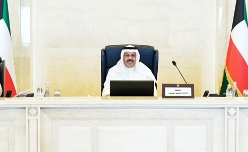  رئيس مجلس الوزراء سمو الشيخ أحمد النواف مترئسا الاجتماع أمس