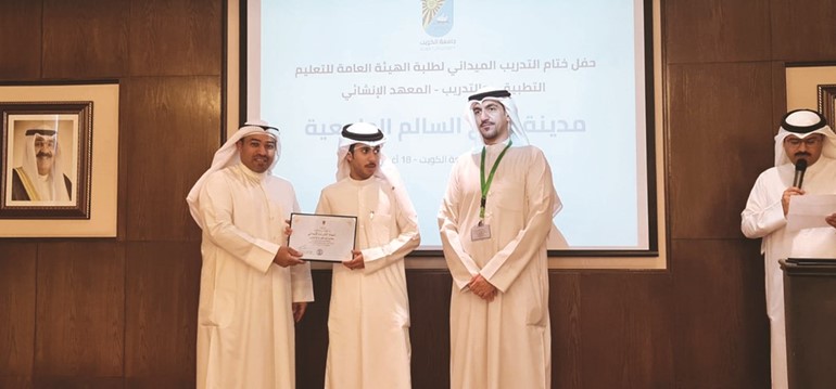 اختتام البرنامج التدريبي لطلبة المعهد الإنشائي بـ«التطبيقي»