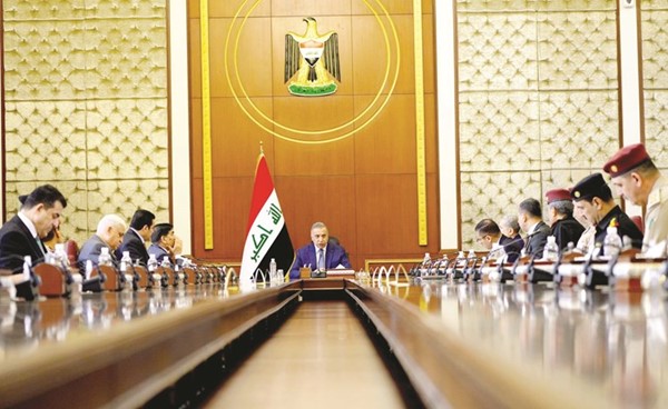 رئيس الوزراء العراقي مصطفى الكاظمي مترئسا اجتماع المجلس الوزاري للأمن الوطني في بغداد أمس	(واع)