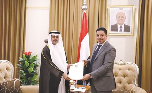 سفير الكويت لدى اليمن يسلّم أوراق اعتماده