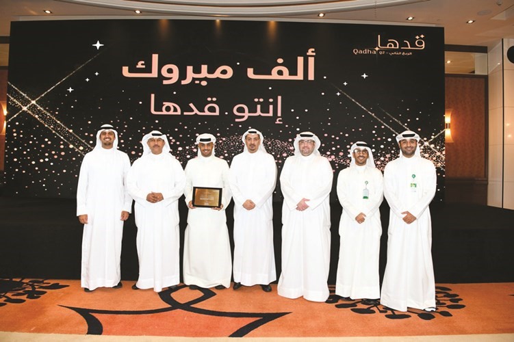  ويتوسطون فريق العلاقات العامة للمجموعة