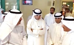 رئيس الوزراء سمو الشيخ أحمد النواف خلال اللقاء مع قياديي السكنية