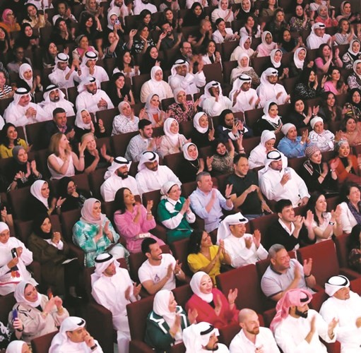 حضور جماهيري كبير في مركز الشيخ جابر الأحمد الثقافي