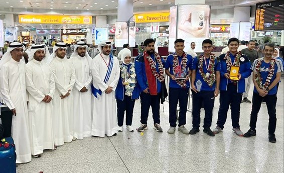 سامي الشمري ويوسف العريفان وأحمد الشلاحي في استقبال أبطال الكويت للرياضات الجوية