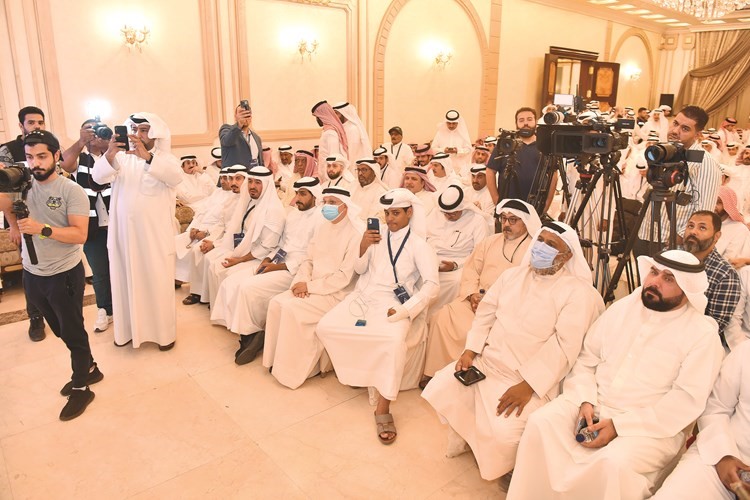أهالي الدائرة الثالثة يستمعون إلى حماد