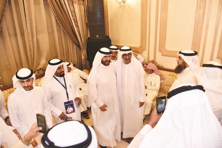 سعدون حماد مستقبلا ناخبي الدائرة الثالثة