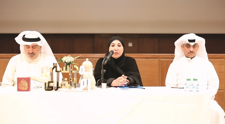 وليد بن غيث وندى المطيري خلال المحاضرة التعريفية