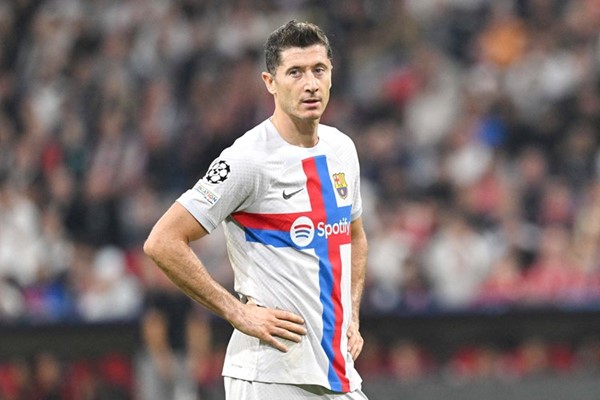 برشلونة «ما يقدر» على بايرن وليفربول ينهض.. بصعوبة