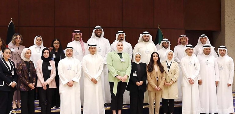 المشاركون في المحاضرة