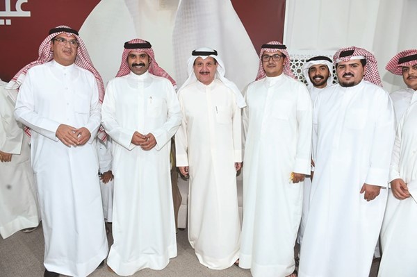 عيسى الكندري بين محبيه