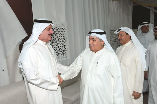  ويستقبل أحد الناخبين