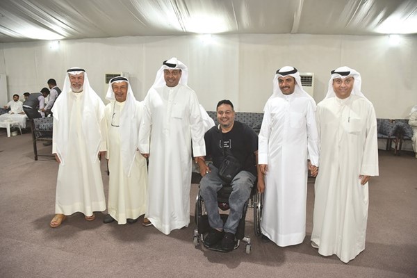 أ.د. حمد المطر خلال استقباله الناخبين