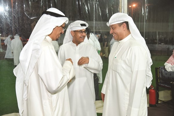 أ.د.حمد المطر مع بعض الناخبين