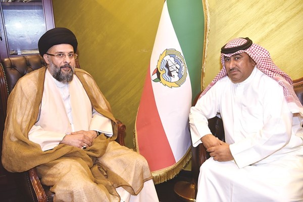 مرشح الدائرة الأولى فاخر القلاف خلال حديثه إلى الزميل محمد الدشيش	(احمد علي)