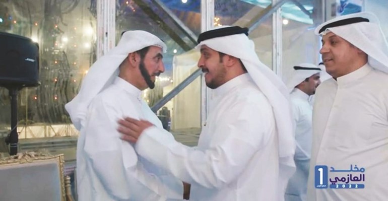 مخلد العازمي مستقبلا عددا من أبناء الدائرة