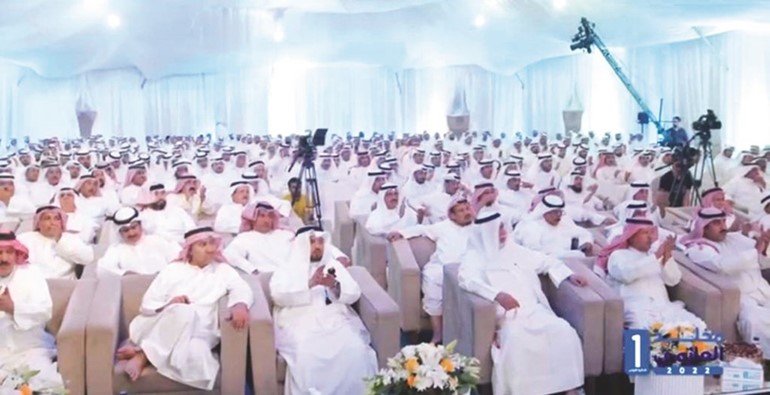 أبناء الدائرة في المقر الانتخابي
