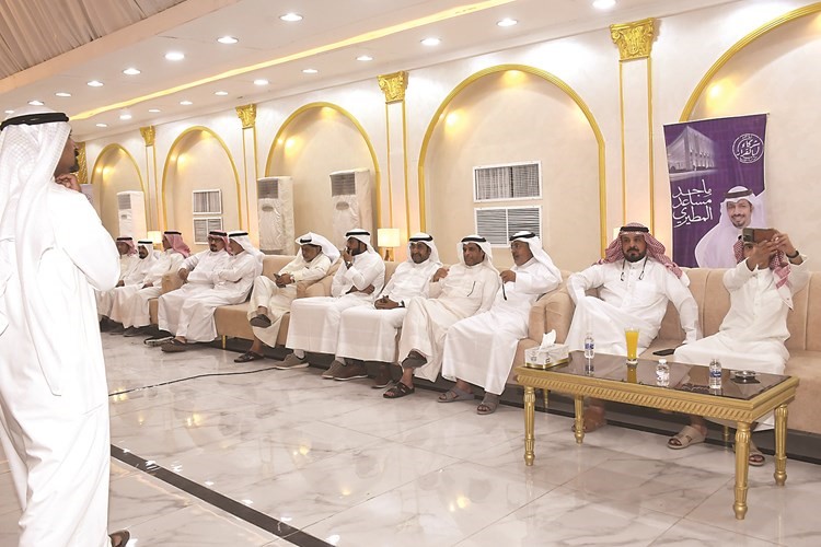 عدد من ناخبي الدائرة الخامسة في حفل استقبال المرشح ماجد المطيري