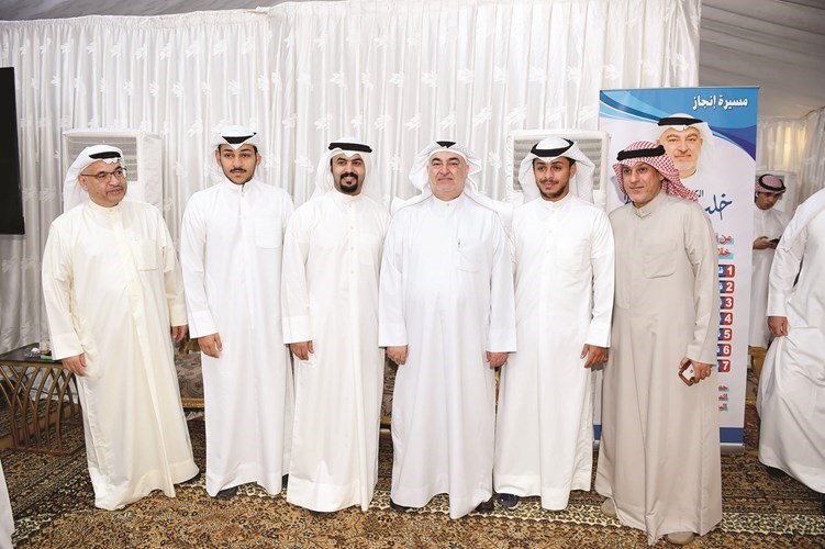 مرشح الدائرة الثانية النائب السابق خليل الصالح بين مؤيديه