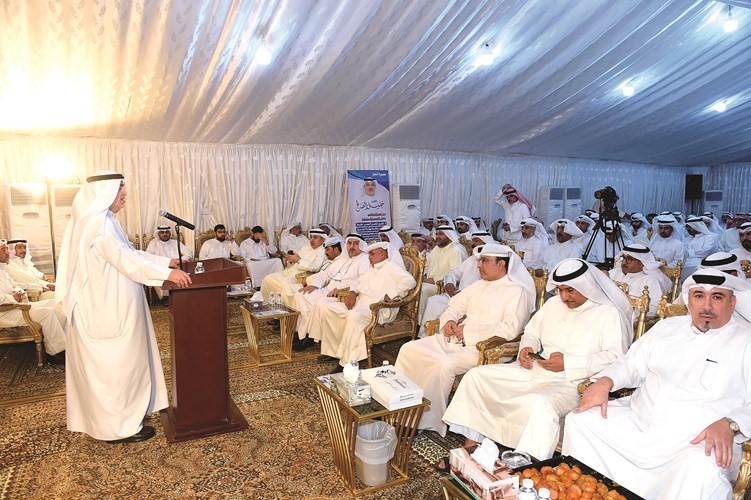 مرشح الدائرة الثانية النائب السابق خليل الصالح مخاطبا الحضور	(متين غوزال)