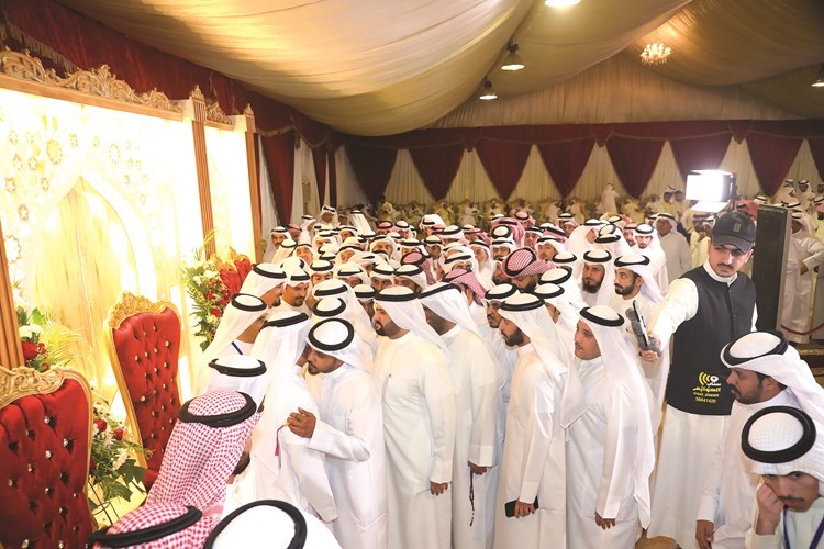 حضور حاشد في مقر حمدان العازمي