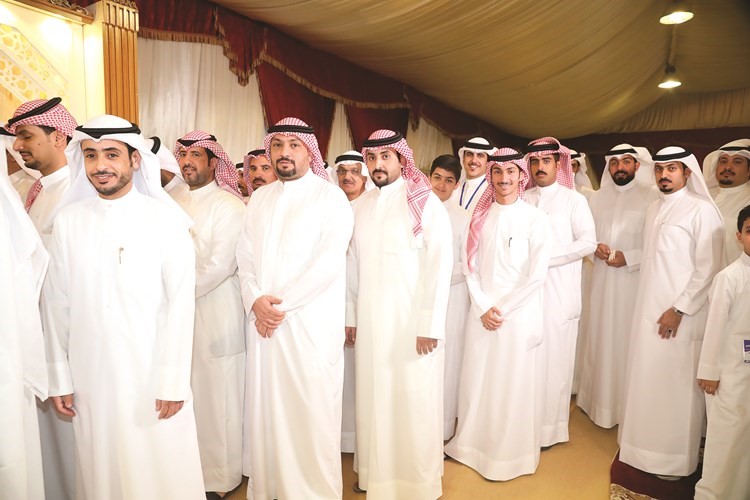 حضور كثيف في مقر حمدان العازمي