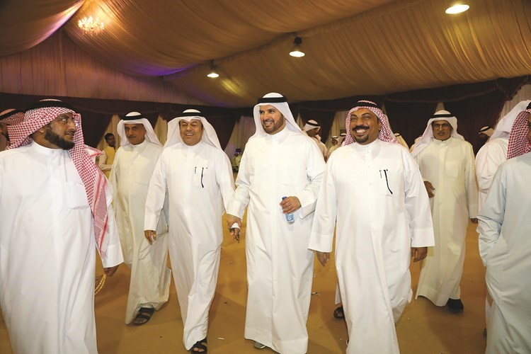حمدان العازمي مستقبلا ناخبي الدائرة الخامسة