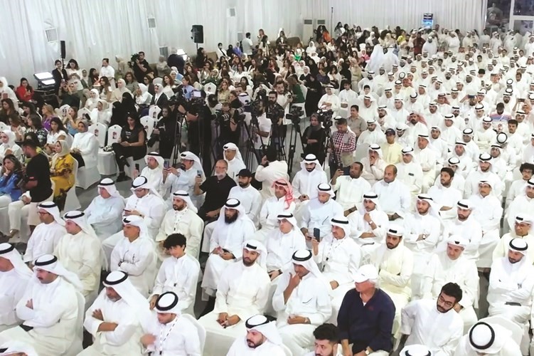 ناخبو الدائرة الثانية في المقر الانتخابي للمرشح عبدالوهاب العيسى